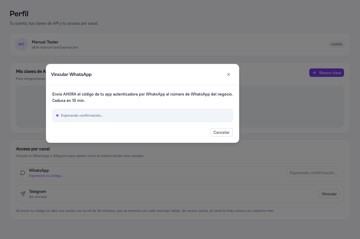 Página Perfil con el modal Vincular WhatsApp en el paso «Esperando confirmación…», con el texto «Envía AHORA el código de tu app autenticadora por WhatsApp al número de WhatsApp del negocio. Caduca en 10 min» y el botón Cancelar