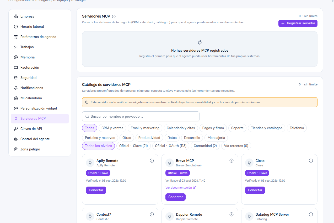 Pantalla Ajustes → Servidores MCP con dos contadores «0 · sin límite», uno para el catálogo de servidores preconfigurados y otro para servidores propios (BYO)